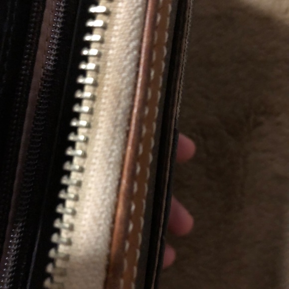COACH LONG ZIPPER WALLET - HAS SIGNS OF WEAR - Picture 10 of 13